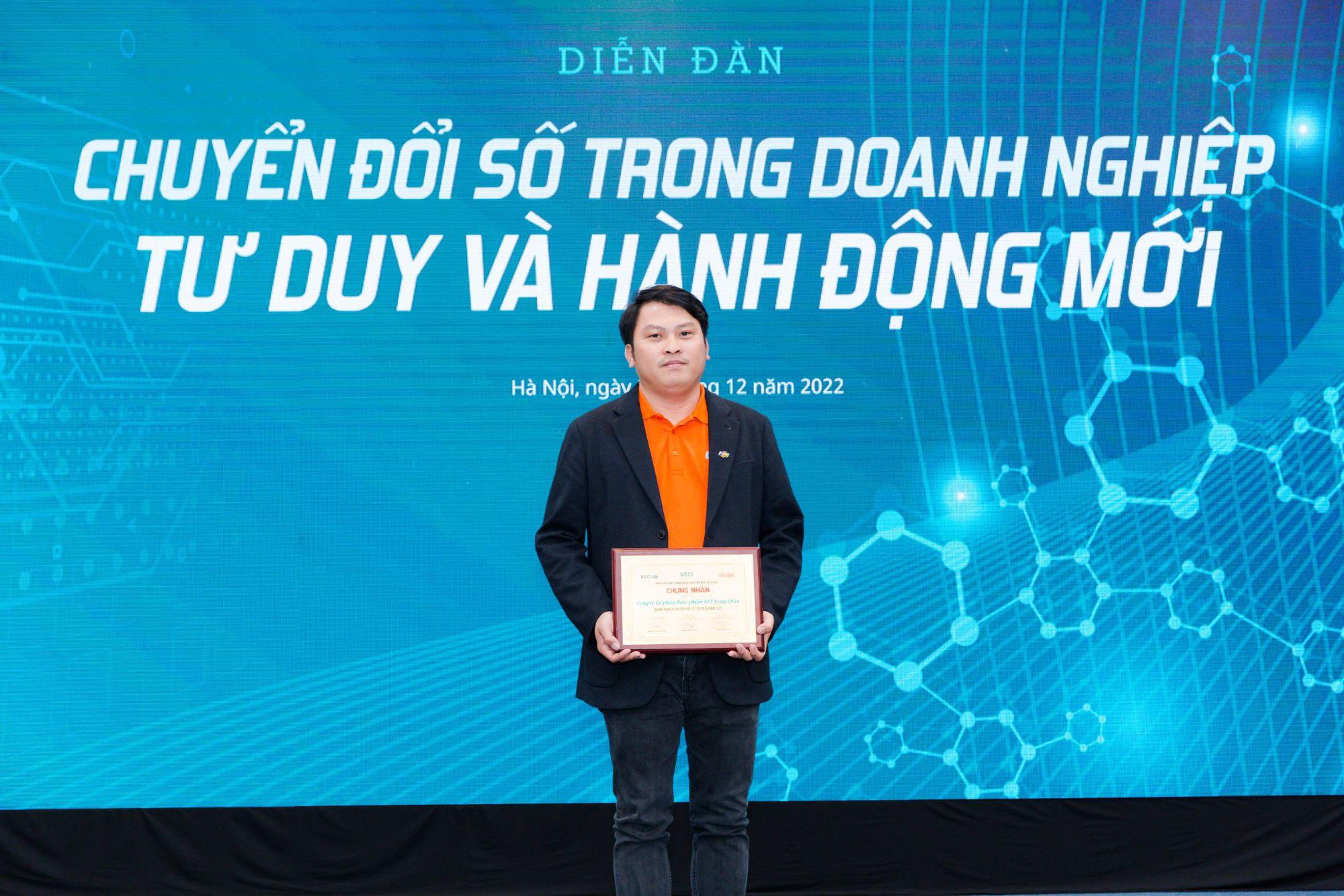 FPT Long Châu được vinh danh là doanh nghiệp chuyển đổi số tiêu biểu 2022 - Ảnh 2.