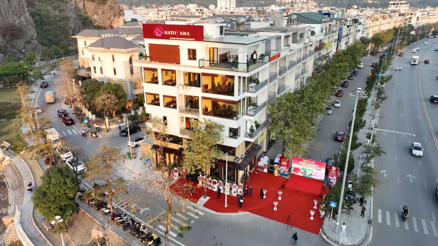 Nhà hàng dùng nghi thức trang trọng nhất tỏ lòng biết ơn thực khách - Ảnh 2.