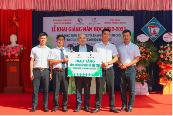 Toyota Việt Nam lan toả thông điệp sống xanh qua Hành trình thứ hai của lốp và Xanh hoá học đường 2022 - Ảnh 1.
