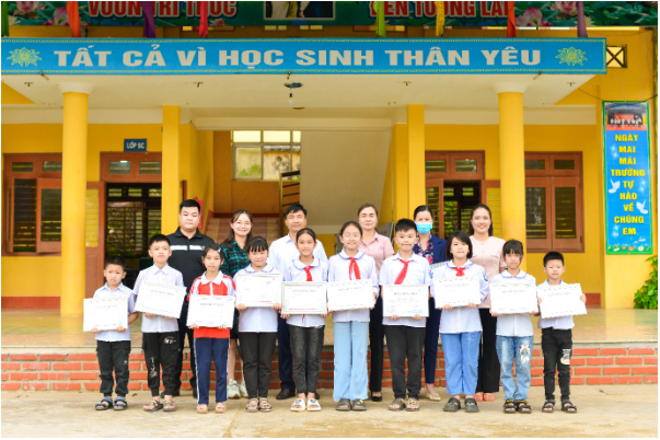 Toyota Việt Nam lan toả thông điệp sống xanh qua Hành trình thứ hai của lốp và Xanh hoá học đường 2022 - Ảnh 4.