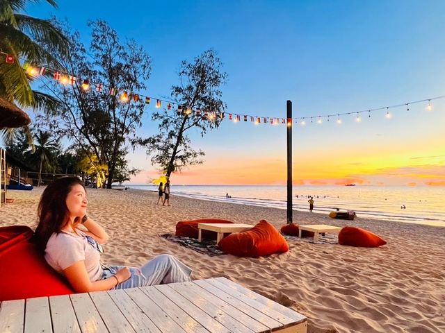 Thảnh thơi ngắm hoàng hôn từ Sim Bar – Vinpearl Resort & Spa Phú Quốc