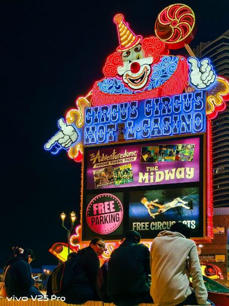 Ngắm một Las Vegas đầy màu sắc qua ống kính của vivo V25 Pro - Ảnh 9.