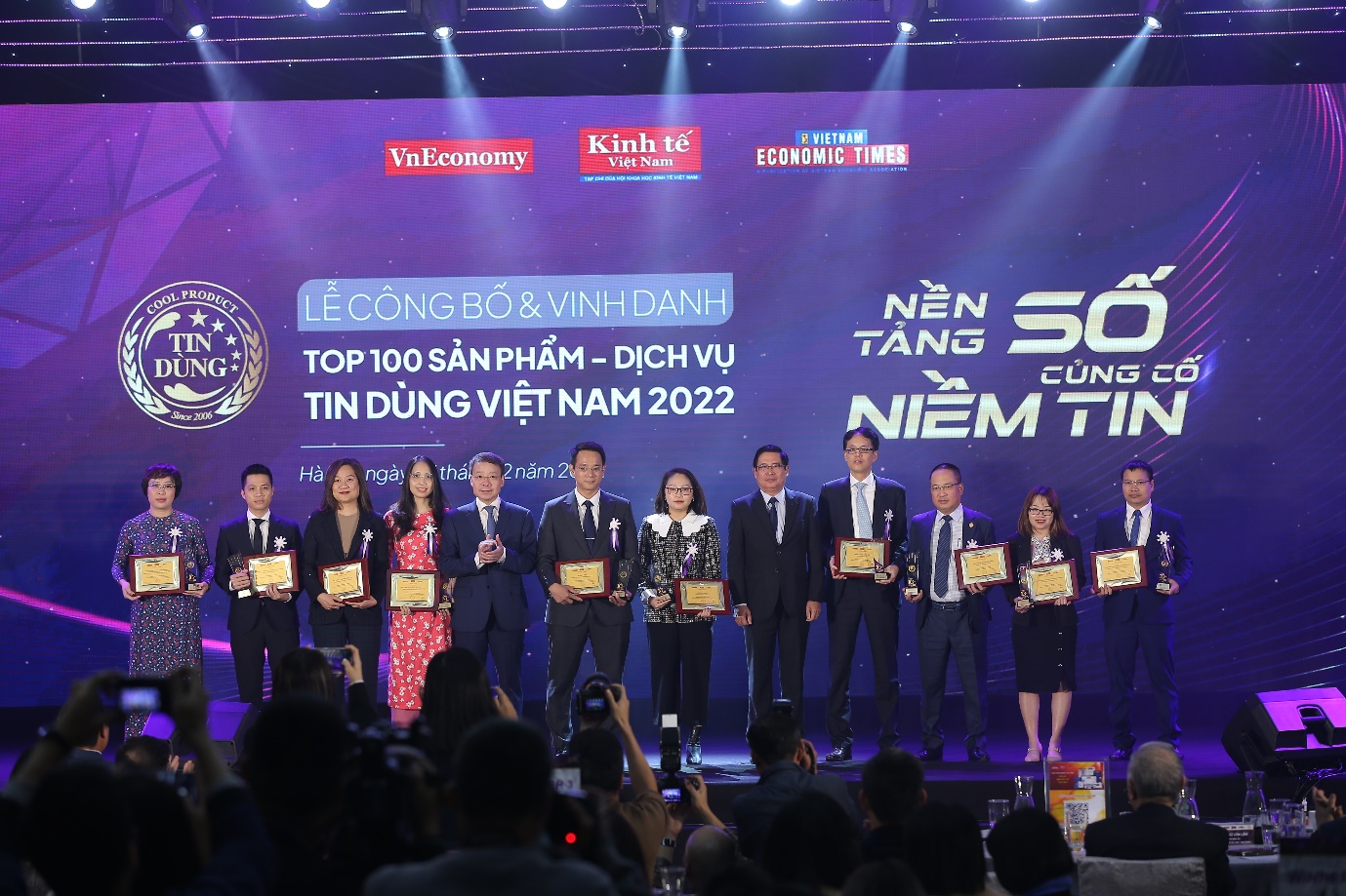 Ứng dụng Tài chính iShinhan được vinh danh &quot;Top 10 Tin dùng Việt Nam 2022&quot; - Ảnh 1.