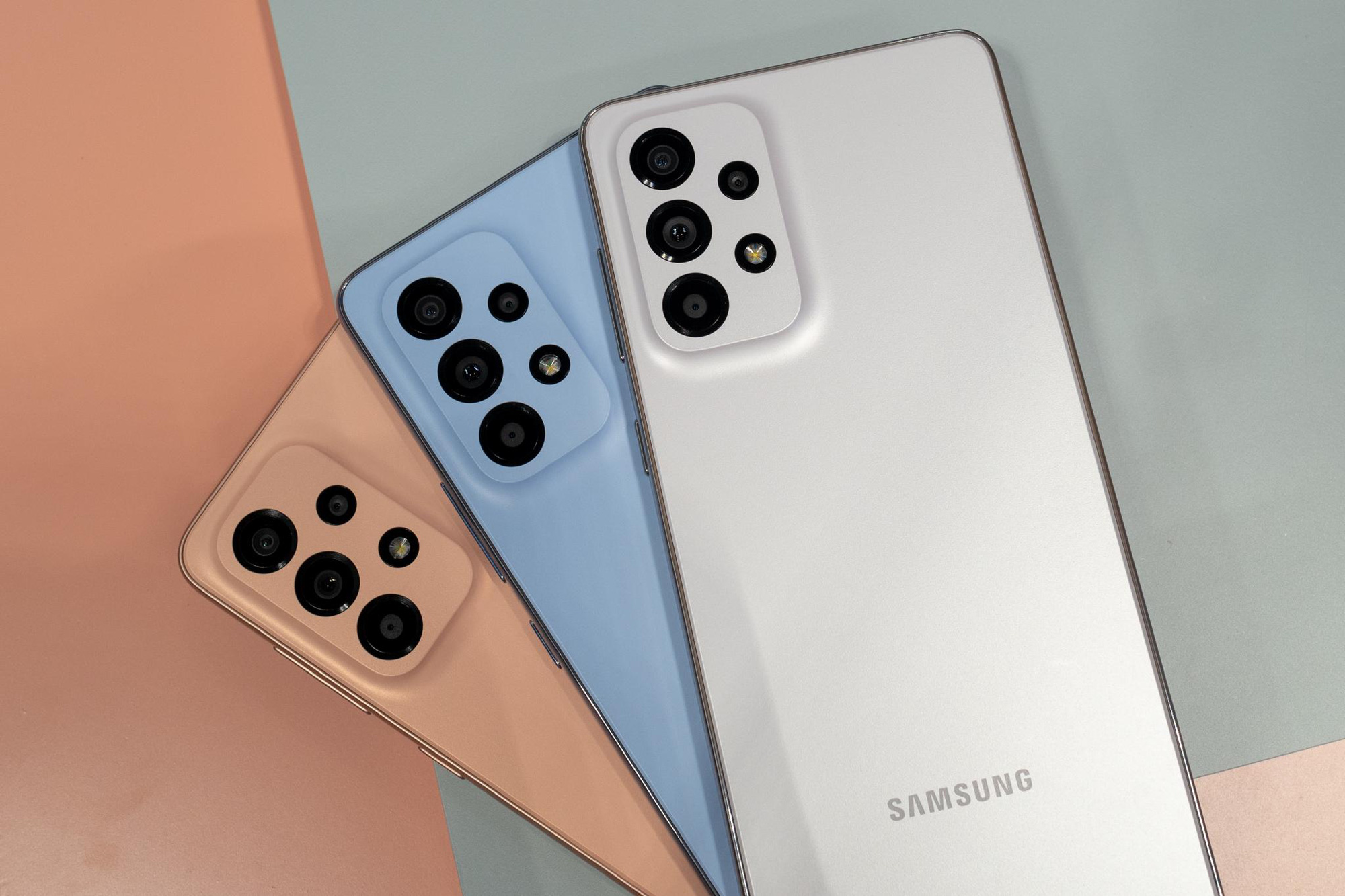 Trên tay Galaxy A53 5G: Smartphone thể hiện bản sắc rực nét Gen Z - Ảnh 3. Trên tay Galaxy A53 5G: Smartphone thể hiện bản sắc rực nét Gen Z - Ảnh 3.