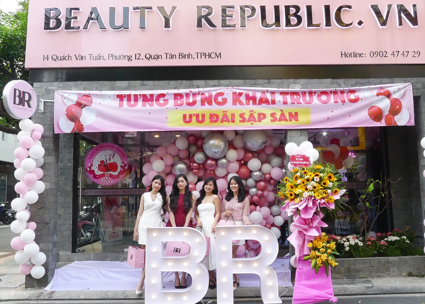 “Rung rinh” trước cửa hàng “black-pink”: Bão sale khủng nhất năm nhân dịp khai trương tại BR STORE - Ảnh 1.