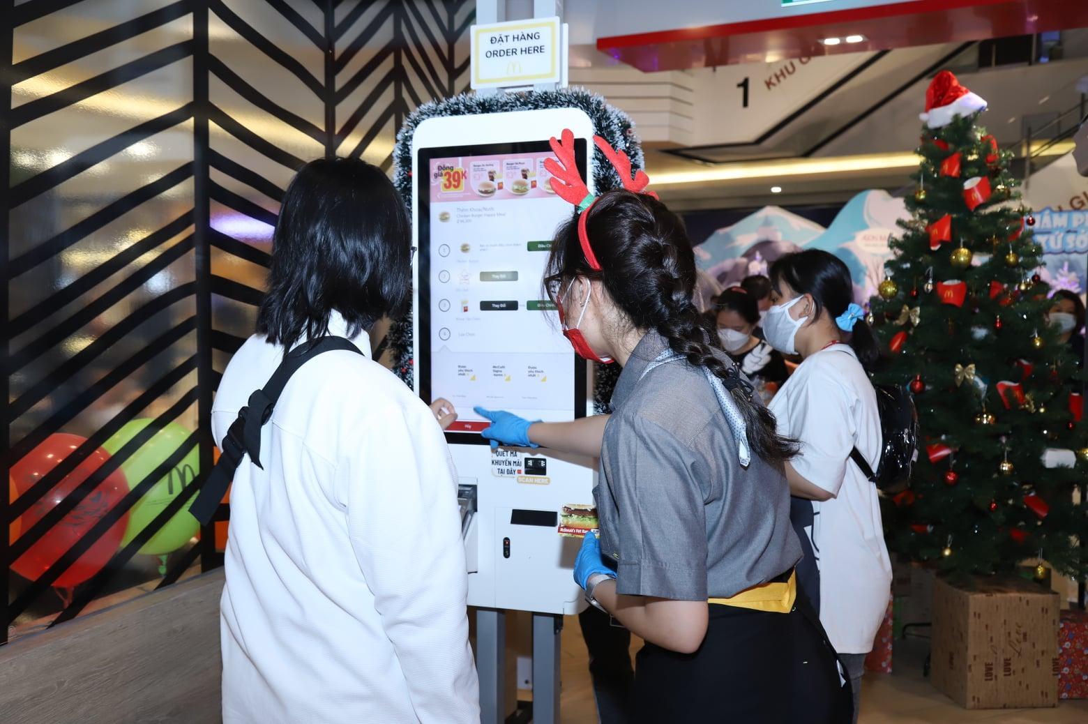 Khai trương cửa hàng McDonald’s đầu tiên tại Nha Trang - Ảnh 3.