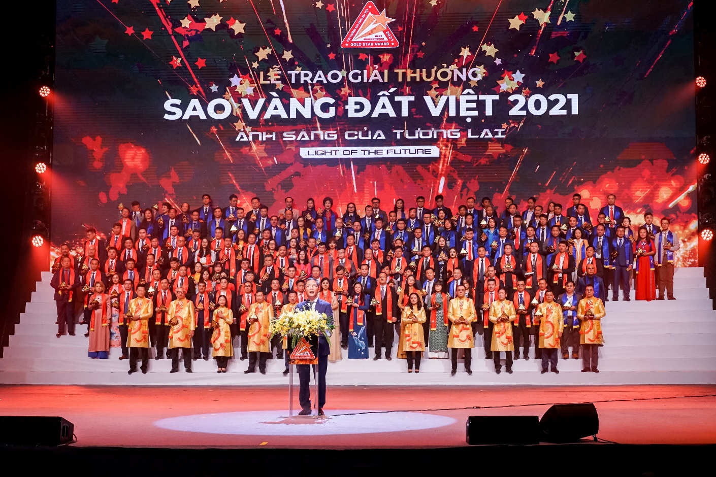 Việt Tiến được vinh danh Top 10 Thương hiệu Sao Vàng đất Việt 2021 - Ảnh 1.