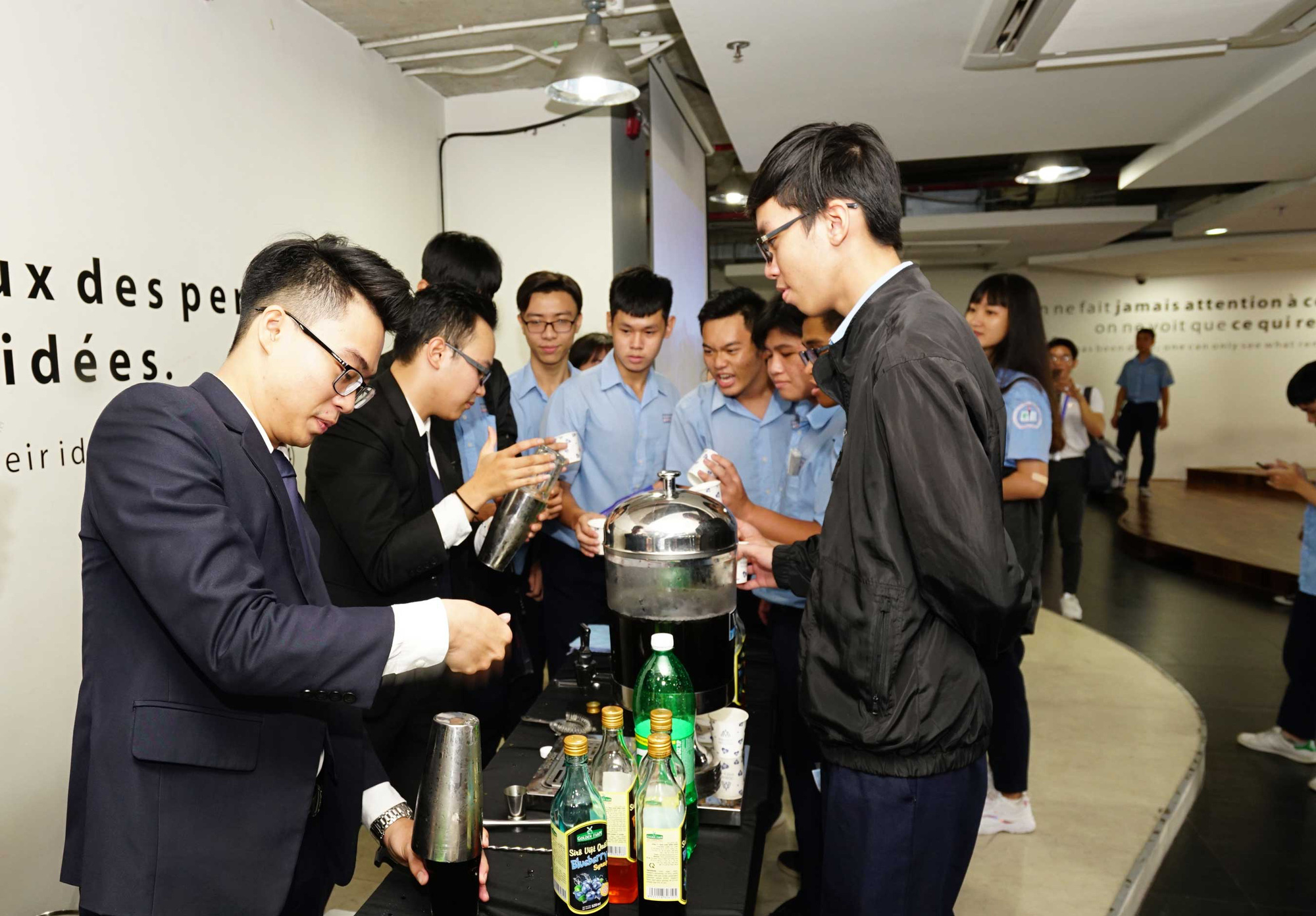 Học đại học ngay từ cấp ba, chọn ngay chương trình Đại học Sớm Đại học Hoa Sen - Ảnh 4. Học đại học ngay từ cấp ba, chọn ngay chương trình Đại học Sớm Đại học Hoa Sen - Ảnh 4.