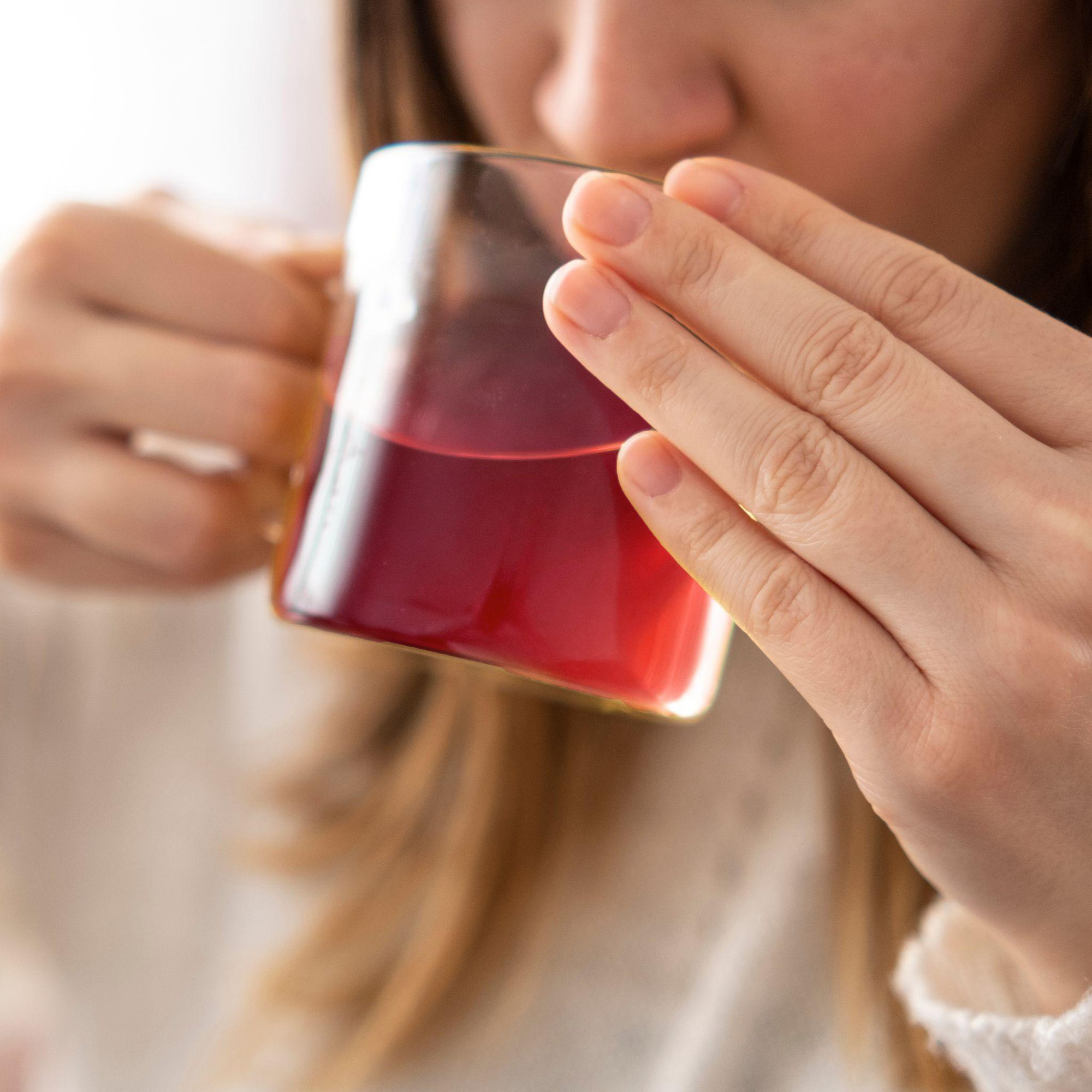 Đừng nhận là tín đồ sống khỏe, sống đẹp nếu không biết gì về thành phần tuyệt vời hiếm có của loài trà hoa này - Ảnh 2.