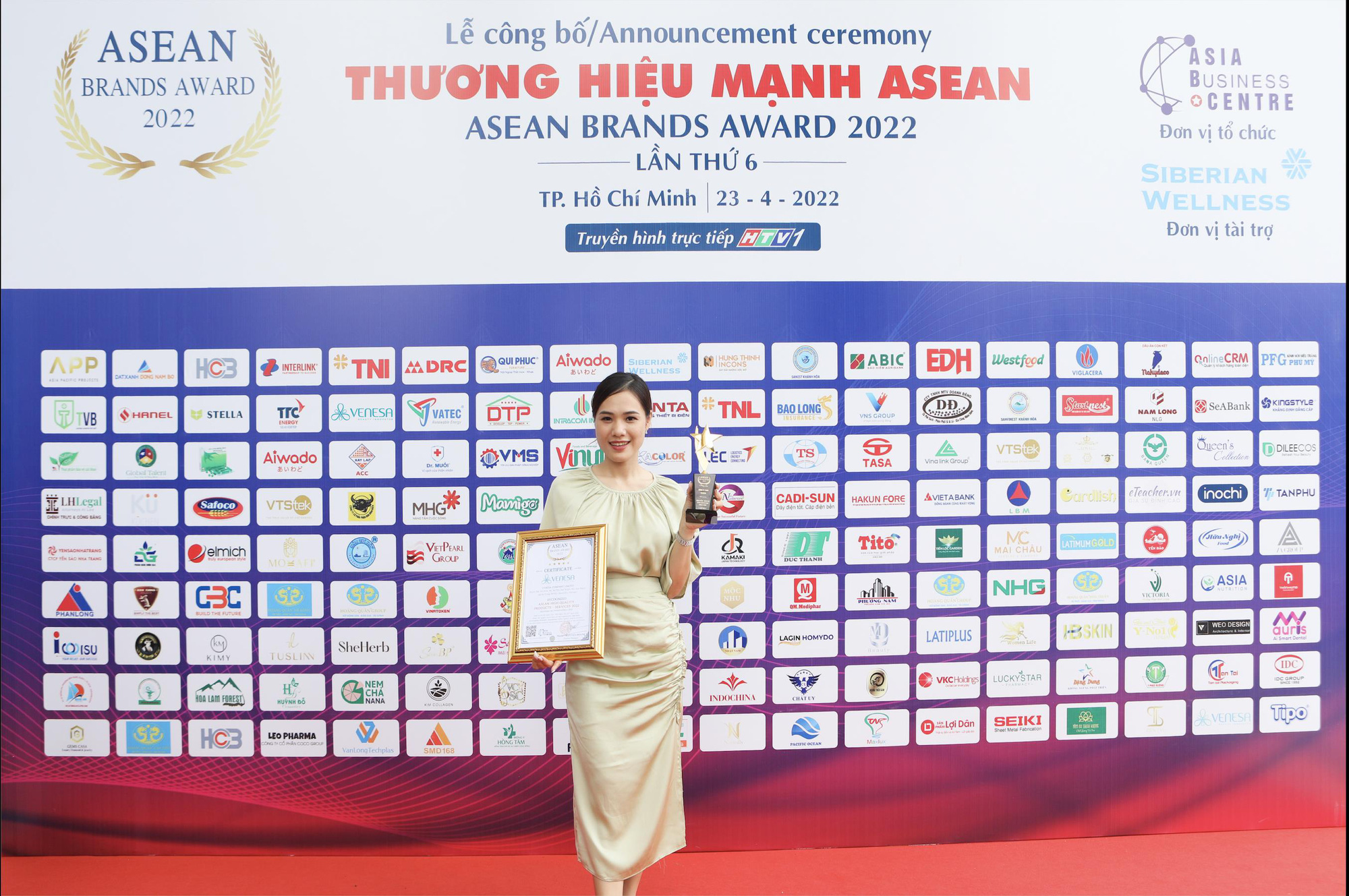 Venesa nhận cú đúp giải thưởng tại Lễ công bố Thương hiệu mạnh ASEAN 2022 - Ảnh 1. Venesa nhận cú đúp giải thưởng tại Lễ công bố Thương hiệu mạnh ASEAN 2022 - Ảnh 1.