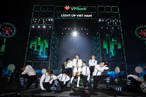 VPBank khiến cư dân mạng trầm trồ vì nhạc hội Light Up Viet Nam - Ảnh 5.