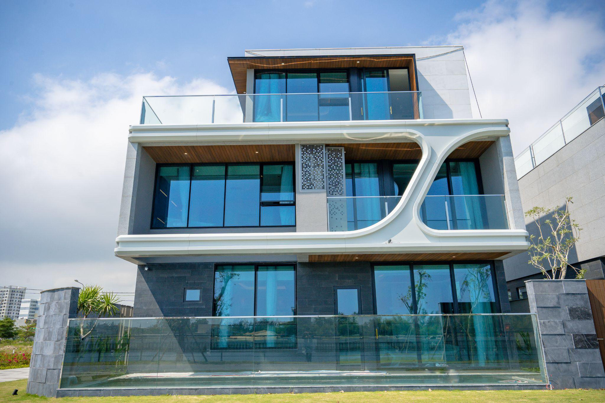 Căn hộ mẫu Regal Complex thay đổi khái niệm mới về nhà ở xa hoa - Ảnh 2. Căn hộ mẫu Regal Complex thay đổi khái niệm mới về nhà ở xa hoa - Ảnh 2.