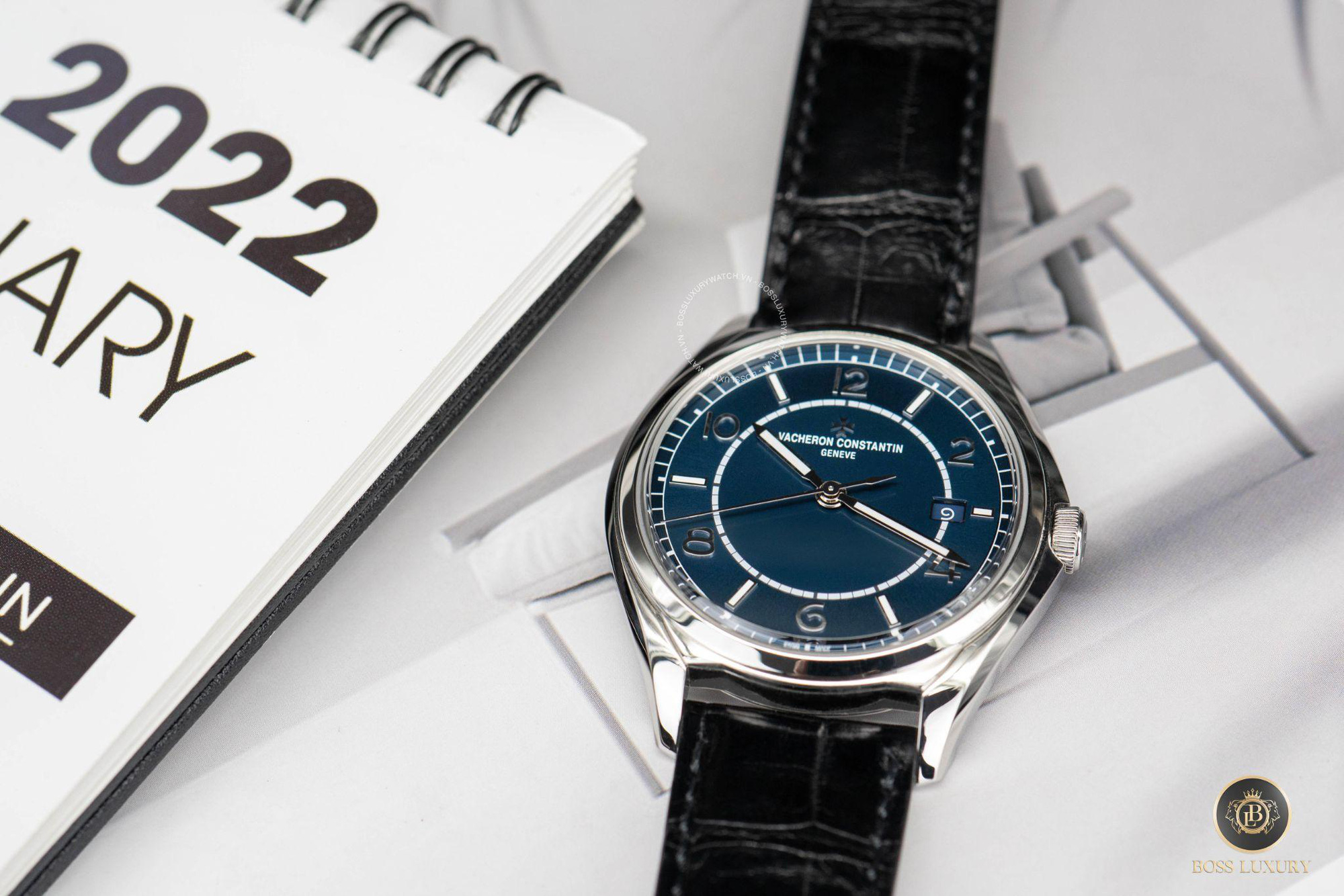 Boss Luxury tư vấn 5 mẫu đồng hồ mặt số màu xanh dành cho quý ông - Ảnh 5.