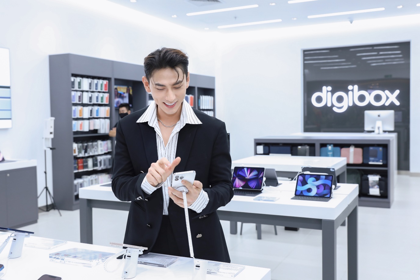 Digibox khai trương cửa hàng uỷ quyền Apple cùng nhiều ưu đãi - Ảnh 3. Digibox khai trương cửa hàng uỷ quyền Apple cùng nhiều ưu đãi - Ảnh 3.