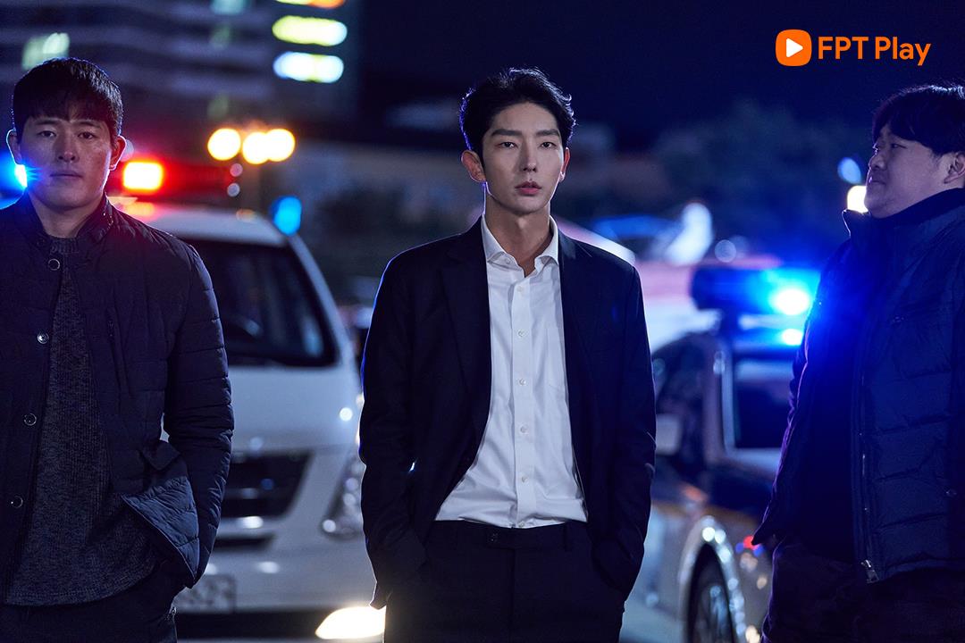 Lee Joon Gi cặp kè nữ thần Kim Ji Eun trong phim chuyển sinh ly kỳ trên FPT Play - Ảnh 2.