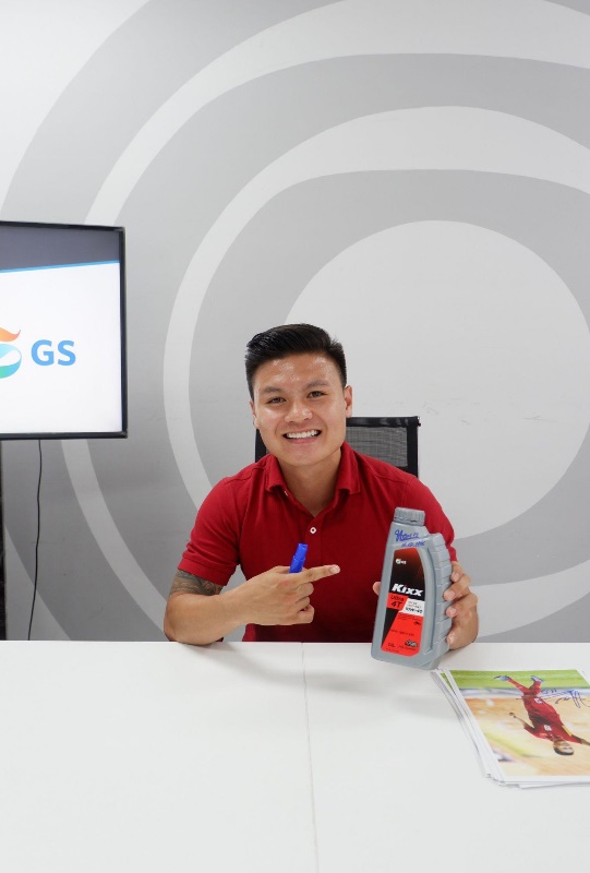 Quang Hải chính thức tiếp tục là đại sứ thương hiệu của dầu nhớt Kixx - Ảnh 2. Quang Hải chính thức tiếp tục là đại sứ thương hiệu của dầu nhớt Kixx - Ảnh 2.