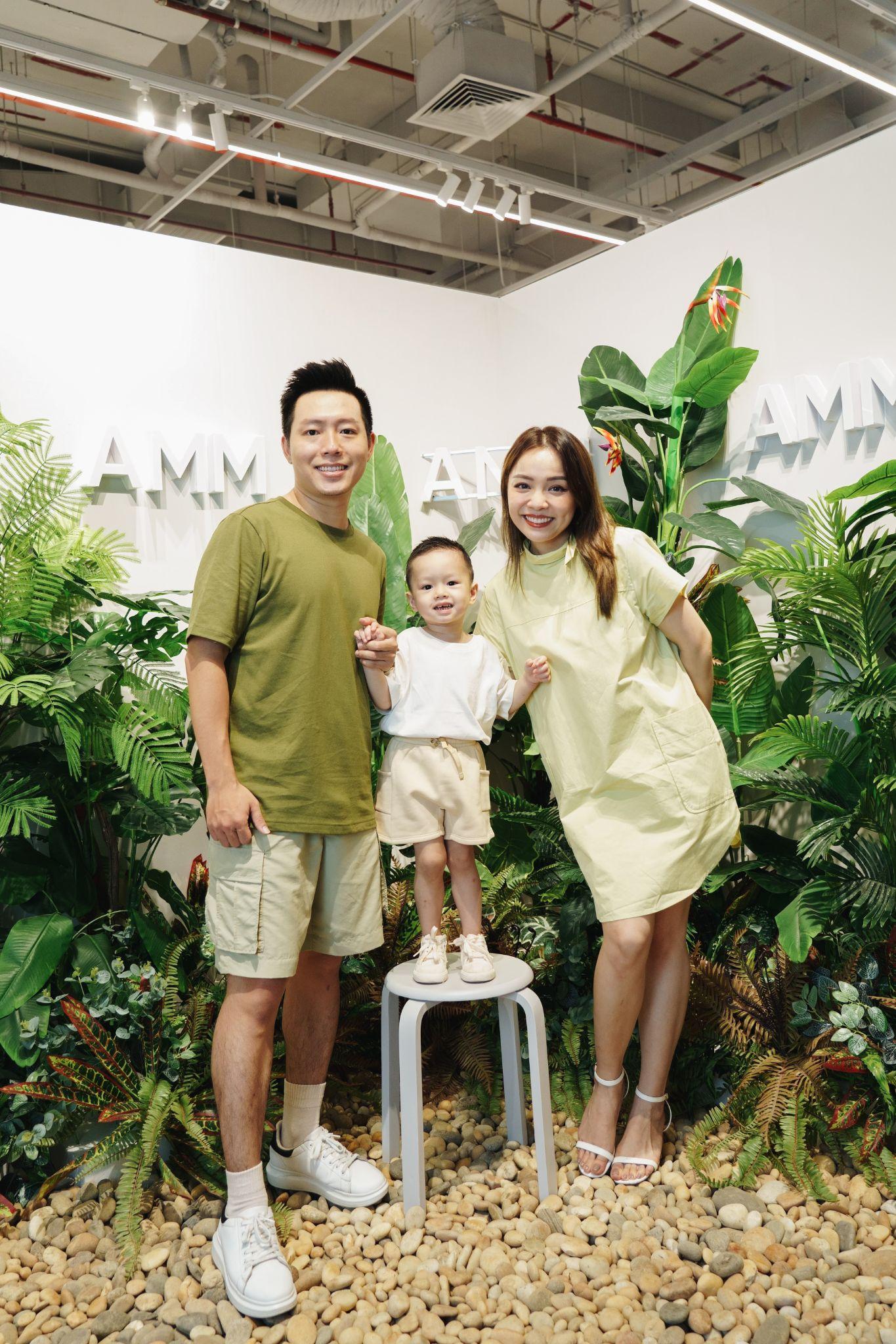 Cùng gia đình Trinh Phạm khám phá không gian mua sắm thời trang và café AMM siêu mới lạ - Ảnh 3.