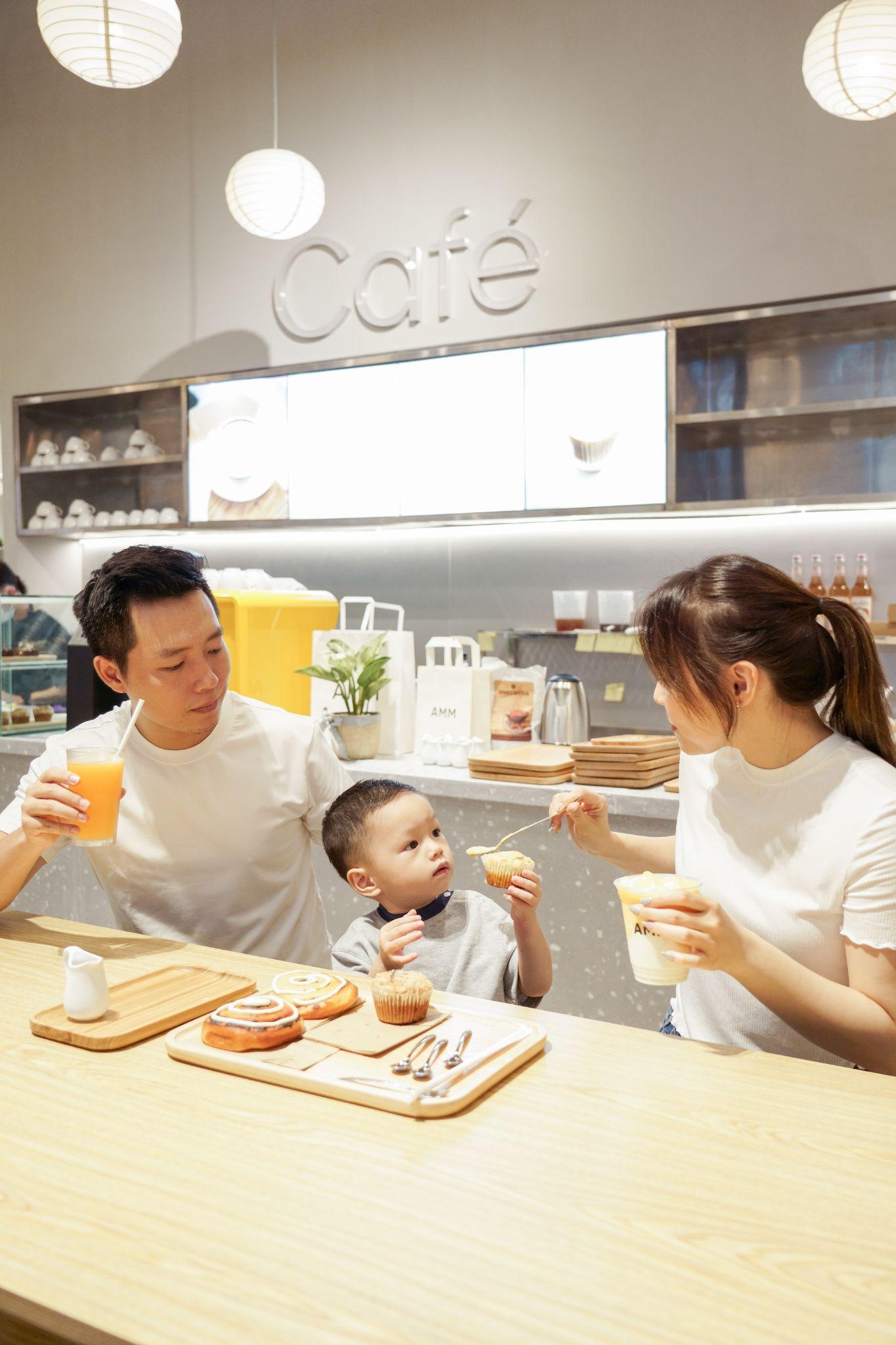 Cùng gia đình Trinh Phạm khám phá không gian mua sắm thời trang và café AMM siêu mới lạ - Ảnh 9.