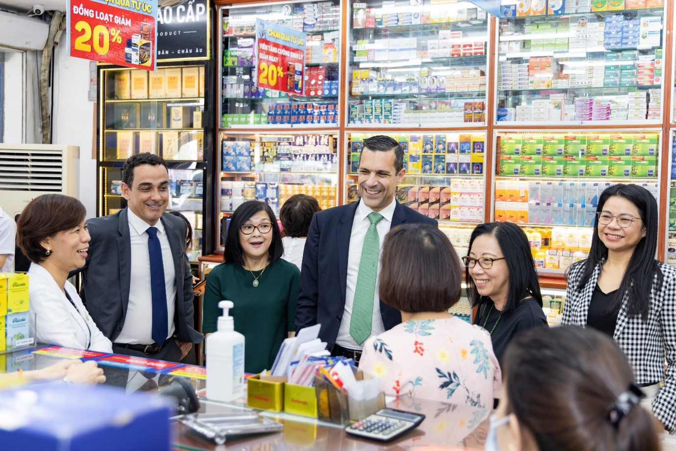 Hãng dược hàng đầu thế giới GSK xúc tiến hợp tác với FPT Long Châu - Ảnh 3. Hãng dược hàng đầu thế giới GSK xúc tiến hợp tác với FPT Long Châu - Ảnh 3.