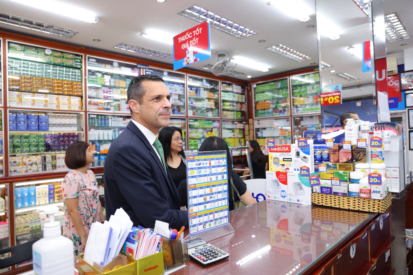 Hãng dược hàng đầu thế giới GSK xúc tiến hợp tác với FPT Long Châu - Ảnh 1. Hãng dược hàng đầu thế giới GSK xúc tiến hợp tác với FPT Long Châu - Ảnh 1.
