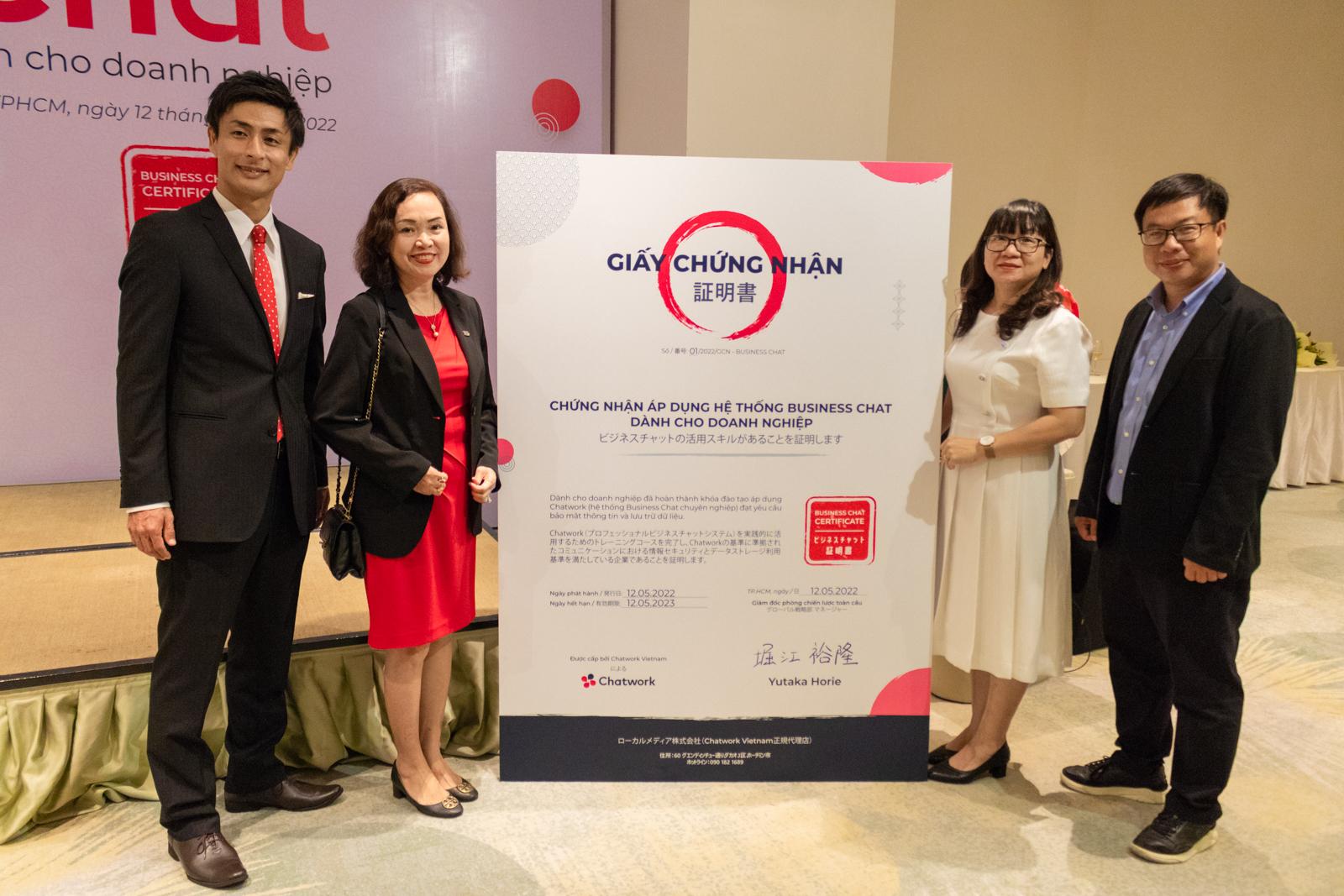 Chứng nhận áp dụng hệ thống Business Chat ra mắt tại Việt Nam - Ảnh 1. Chứng nhận áp dụng hệ thống Business Chat ra mắt tại Việt Nam - Ảnh 1.