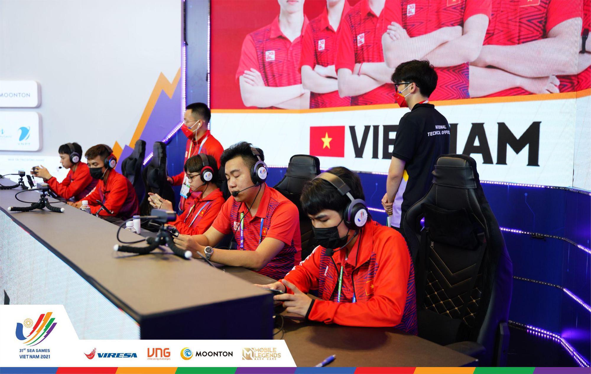 Chùm ảnh: Ngày thi đấu thứ nhất bộ môn Mobile Legends: Bang Bang tại SEA Games 31 - Ảnh 14.