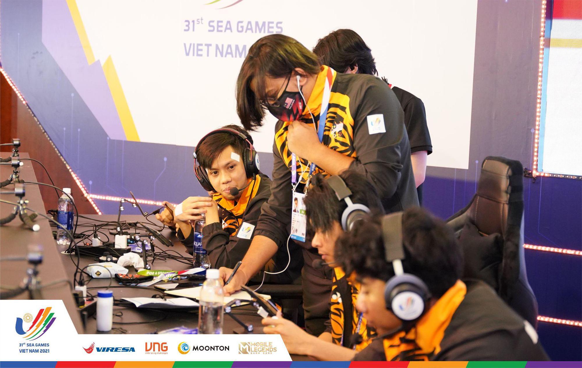 Ngày thi đấu thứ 2 bộ môn Mobile Legends: Bang Bang tại SEA Games 31: Đội tuyển Việt Nam dừng bước, Philippines và Indonesia gặp nhau tại trận Chung kết - Ảnh 4.