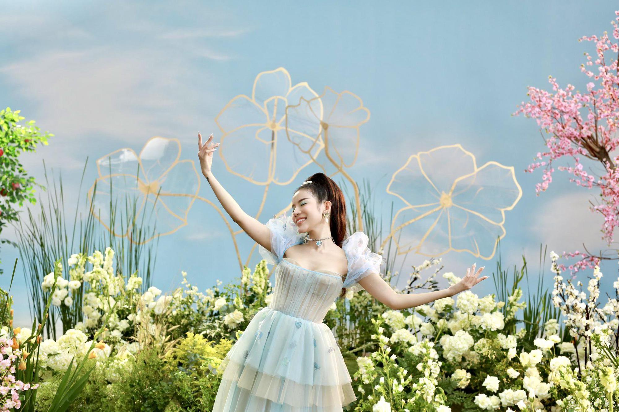 LyLy is too beautiful in the new MV, willing to play and transform into 3 princesses that make fans 