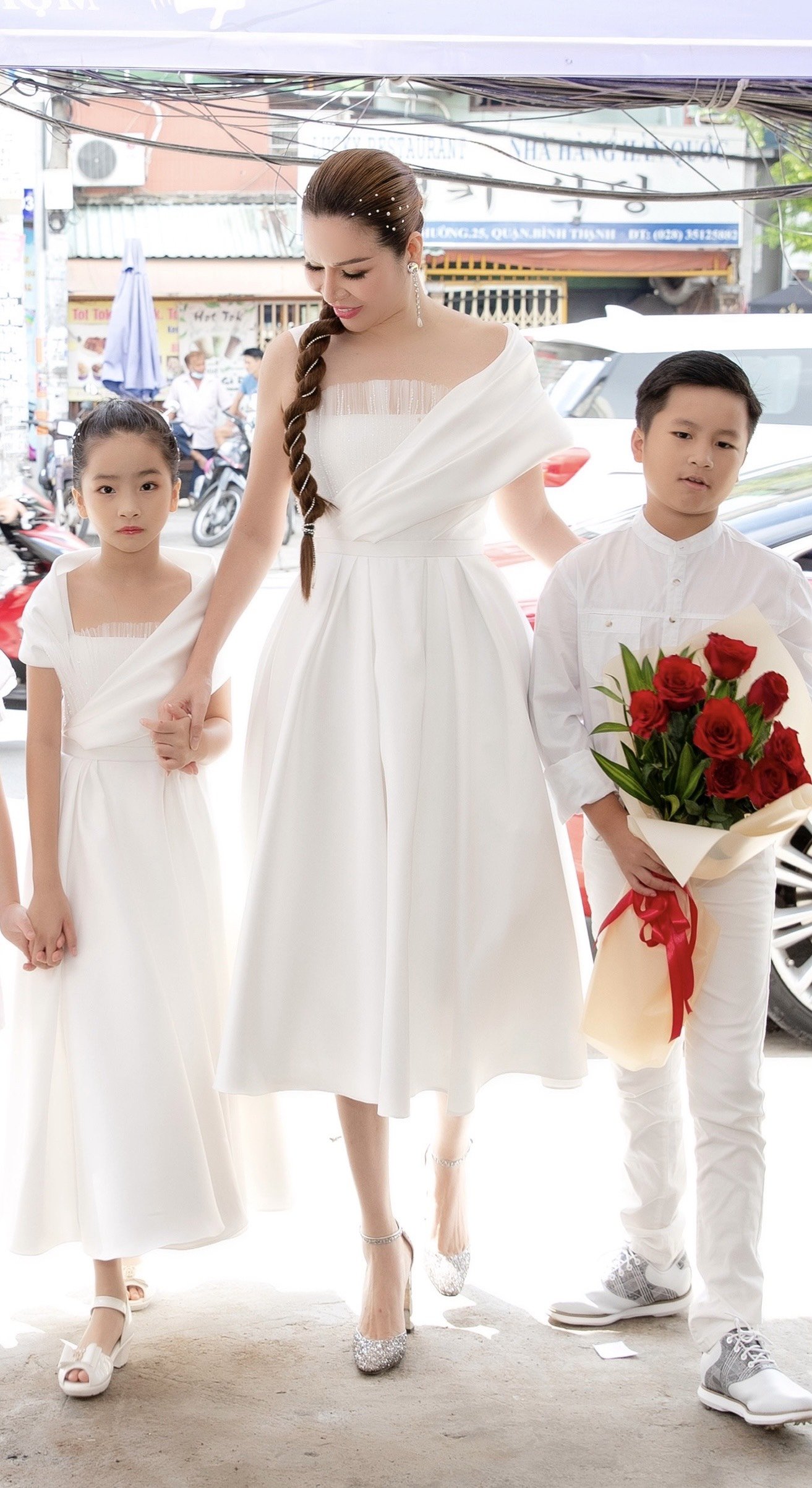 Sinh nhật Hoa hậu Bùi Thị Hà nhưng ái nữ nhà cô mới là người chiếm spotlight - Ảnh 2.