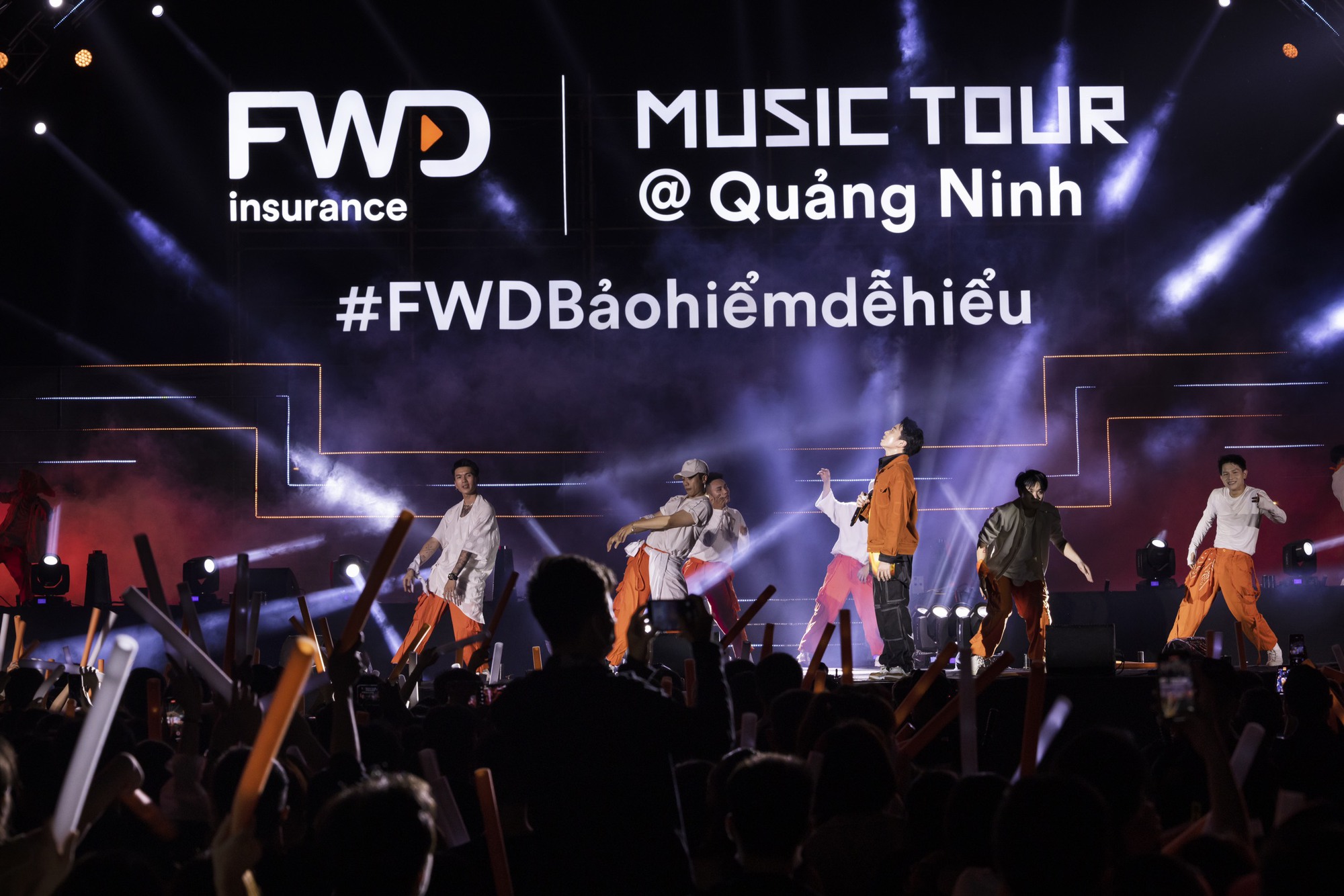 Khoảnh khắc tri ân khách hàng đầy ý nghĩa tại FWD Music Tour 2022 - Ảnh 4.