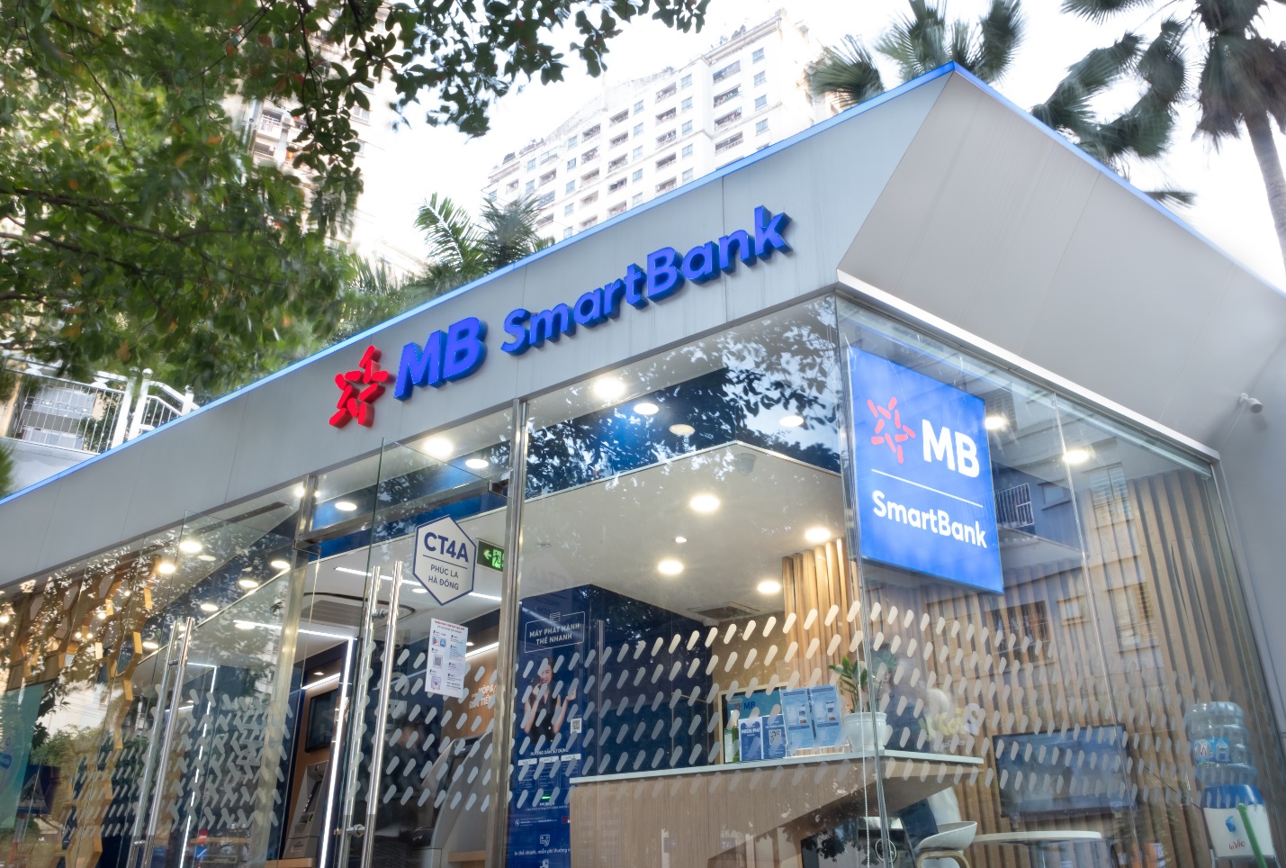MBBank ưu đãi hấp dẫn, miễn các loại phí thẻ và tài khoản - Ảnh 1. MBBank ưu đãi hấp dẫn, miễn các loại phí thẻ và tài khoản - Ảnh 1.