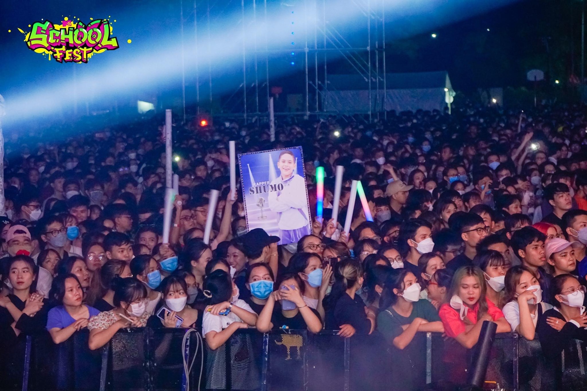 Thành tích “khủng” năm 10 tuổi của bạn là gì? Rapper Shumo thì mở màn đêm nhạc hơn 30.000 khán giả bằng 2 bài hát tự sáng tác - Ảnh 4.