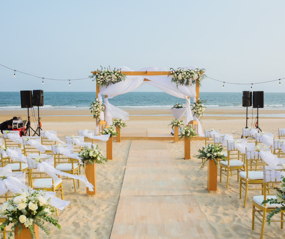 Bắt trend sao Việt tổ chức lễ cưới đặc biệt trên biển, ghé ngay resort này - Ảnh 2.
