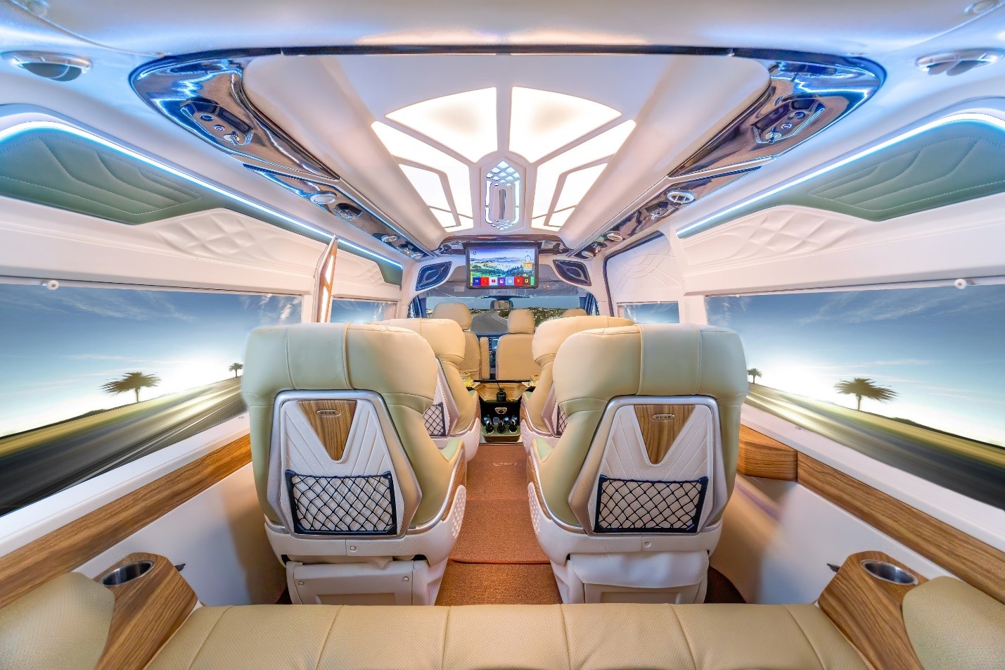 Khám phá DCar Vip Lounge: Xe sang cho doanh nghiệp - Ảnh 6.