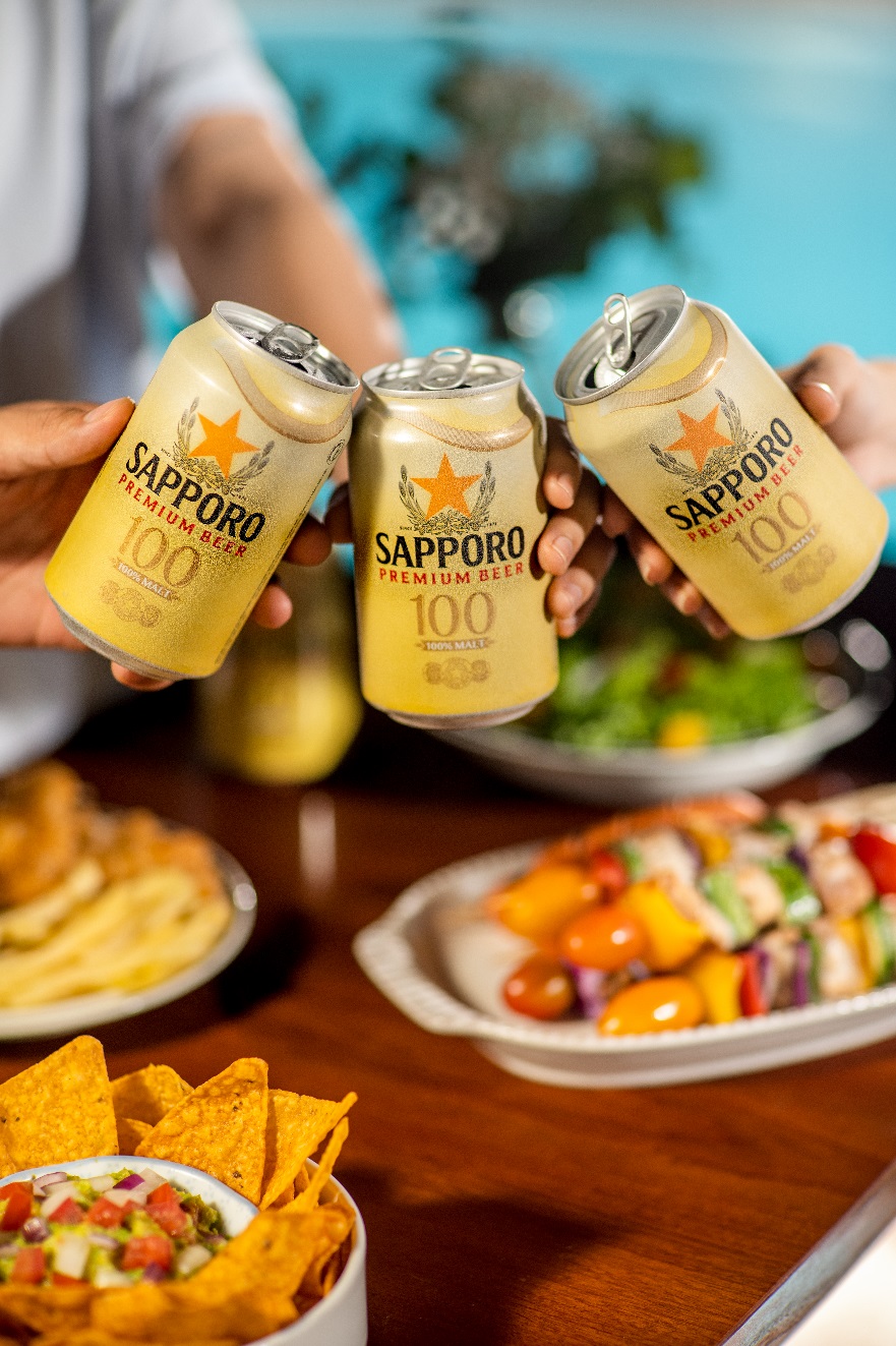 Nâng tầm cuộc vui với ngoại hình Sapporo Premium Beer 100 - Ảnh 1.
