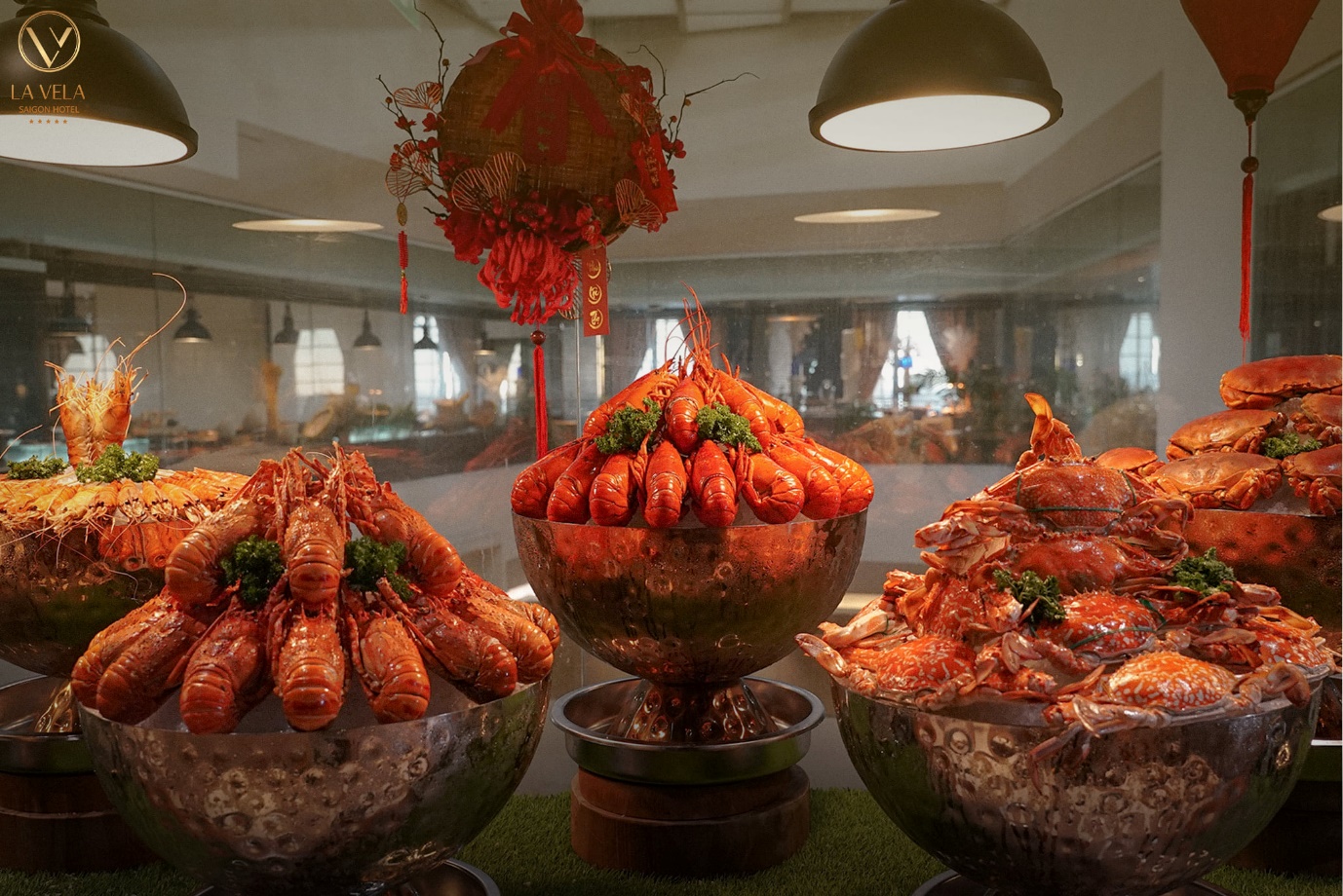 Nhà hàng buffet hải sản “sang xịn” ở Sài Gòn - tôm hùm, bào ngư, gan ngỗng, cua ghẹ và hải sản cao cấp - Ảnh 2.