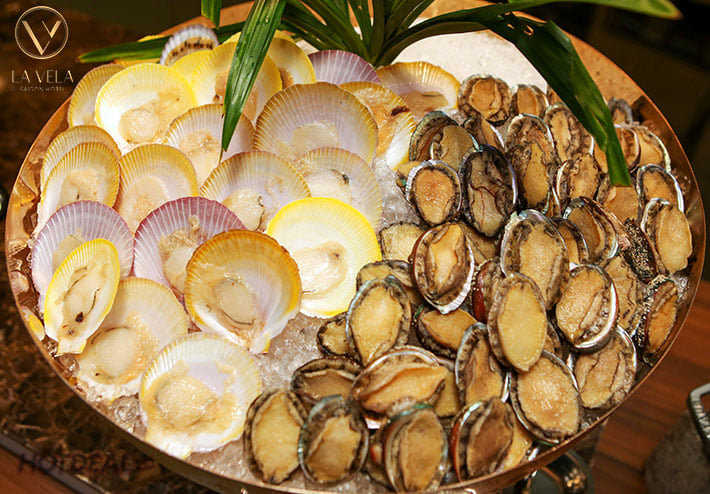 Nhà hàng buffet hải sản “sang xịn” ở Sài Gòn - tôm hùm, bào ngư, gan ngỗng, cua ghẹ và hải sản cao cấp - Ảnh 3.
