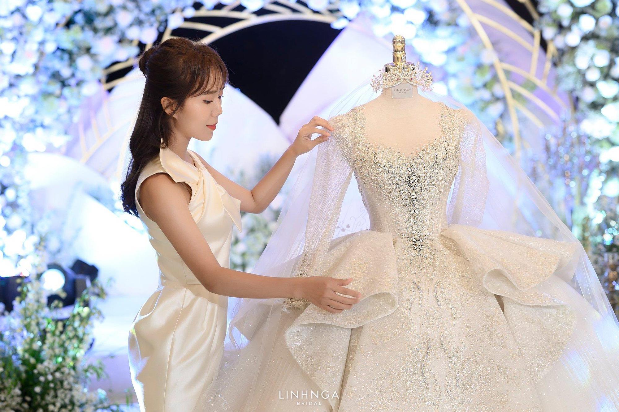 Linh Nga Bridal - Thương hiệu l&agrave;m v&aacute;y cưới đ&igrave;nh đ&aacute;m được nhiều sao Việt y&ecirc;u th&iacute;ch - Ảnh 5.