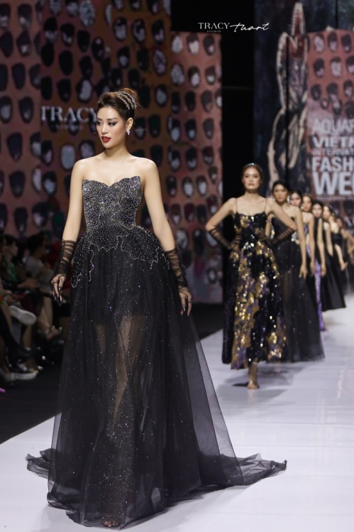 Hoa hậu Nguyễn Trần Khánh Vân với vẻ đẹp hiện đại trong các thiết kế của Tracy Studio - Ảnh 6.