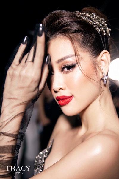 Hoa hậu Nguyễn Trần Khánh Vân với vẻ đẹp hiện đại trong các thiết kế của Tracy Studio - Ảnh 7.