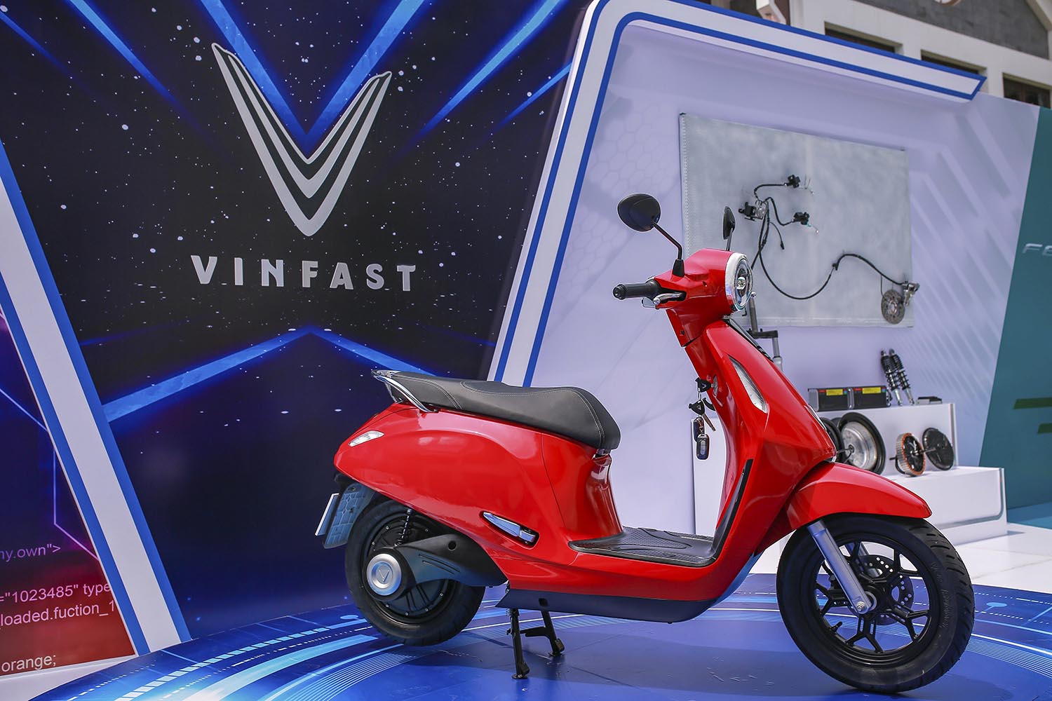 Nhận ưu đãi gần 5 triệu đồng khi đặt mua xe máy điện VinFast thế hệ mới - Ảnh 2.