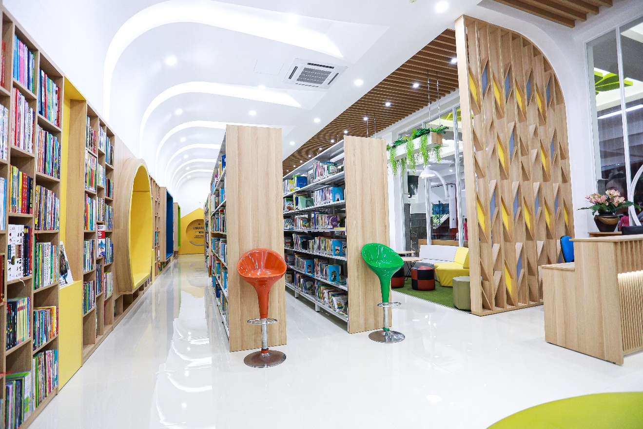 Sức hút từ thư viện với giao diện nhiều màu sắc tại Asian School - Ảnh 2.