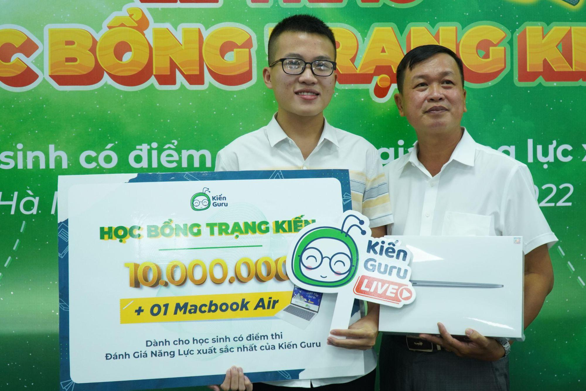 Gen Z Đức Anh: Dùng học bổng kỳ thi Đánh giá năng lực đầu tư chứng khoán - Ảnh 4. Gen Z Đức Anh: Dùng học bổng kỳ thi Đánh giá năng lực đầu tư chứng khoán - Ảnh 4.