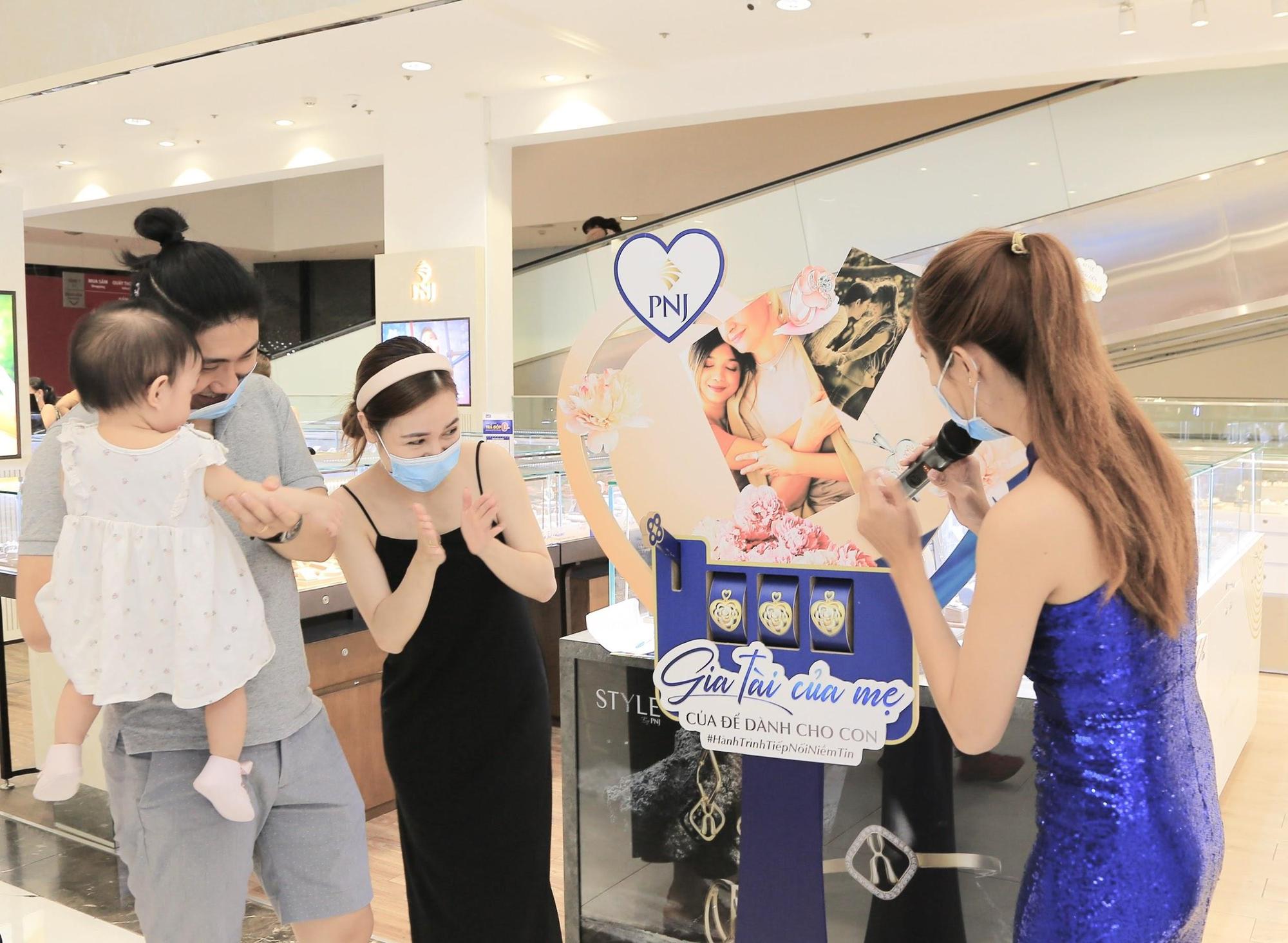 M&oacute;n qu&agrave; qu&yacute; gi&aacute; nhất m&agrave; mẹ d&agrave;nh cho con - Ảnh 4.