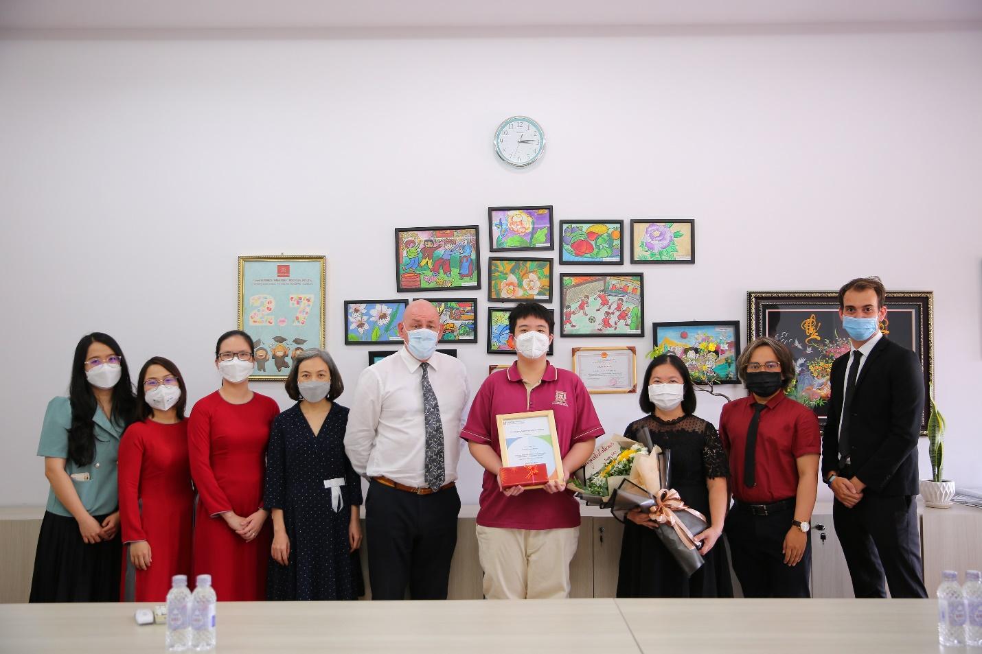 Học sinh lớp 12 đoạt học bổng hơn 52 tỷ đồng, VAS chắp cánh những giấc mơ du học - Ảnh 2. Học sinh lớp 12 đoạt học bổng hơn 52 tỷ đồng, VAS chắp cánh những giấc mơ du học - Ảnh 2.