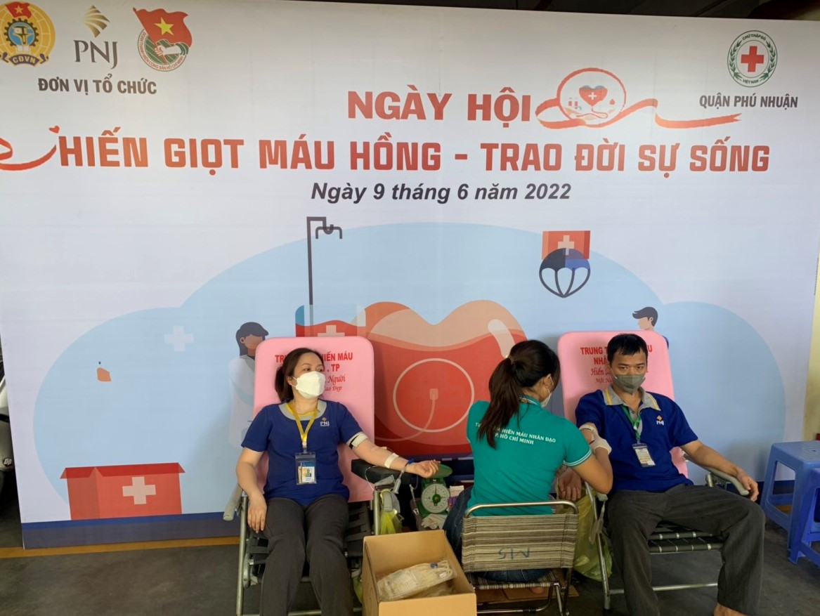 PNJ tổ chức hiến máu nhân đạo nâng cao tinh thần “tương thân tương ái” - Ảnh 3. PNJ tổ chức hiến máu nhân đạo nâng cao tinh thần “tương thân tương ái” - Ảnh 3.