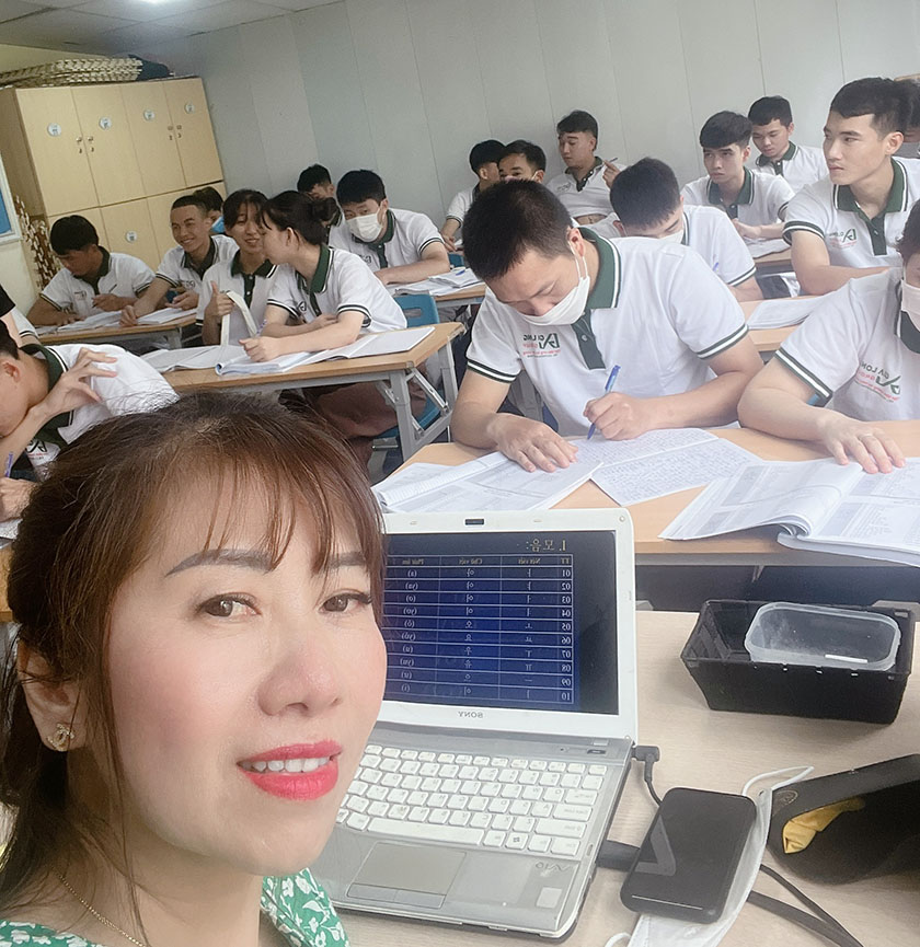 Cô giáo tiếng Hàn và giáo trình 60 bài giảng tự học tại nhà miễn phí cho người du học và XKLĐ - Ảnh 2.