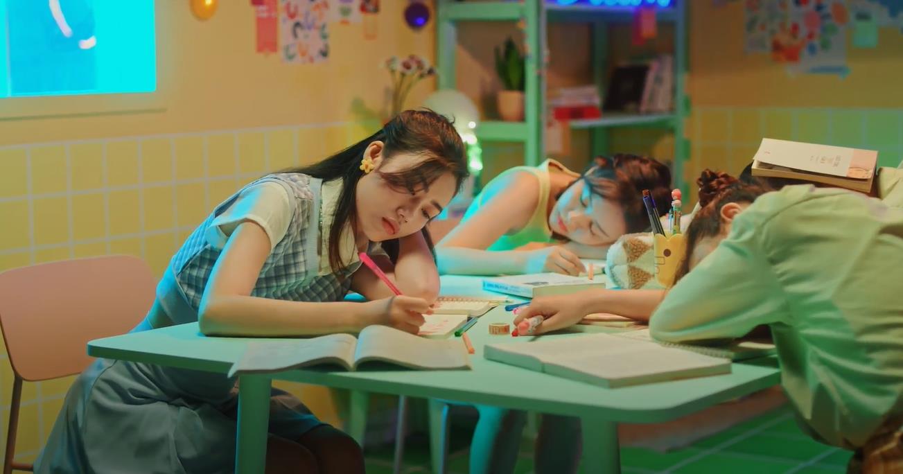 MV mới của MIN gây sốt với bài toán “Tìm X” để cân bằng phương trình - Ảnh 1.