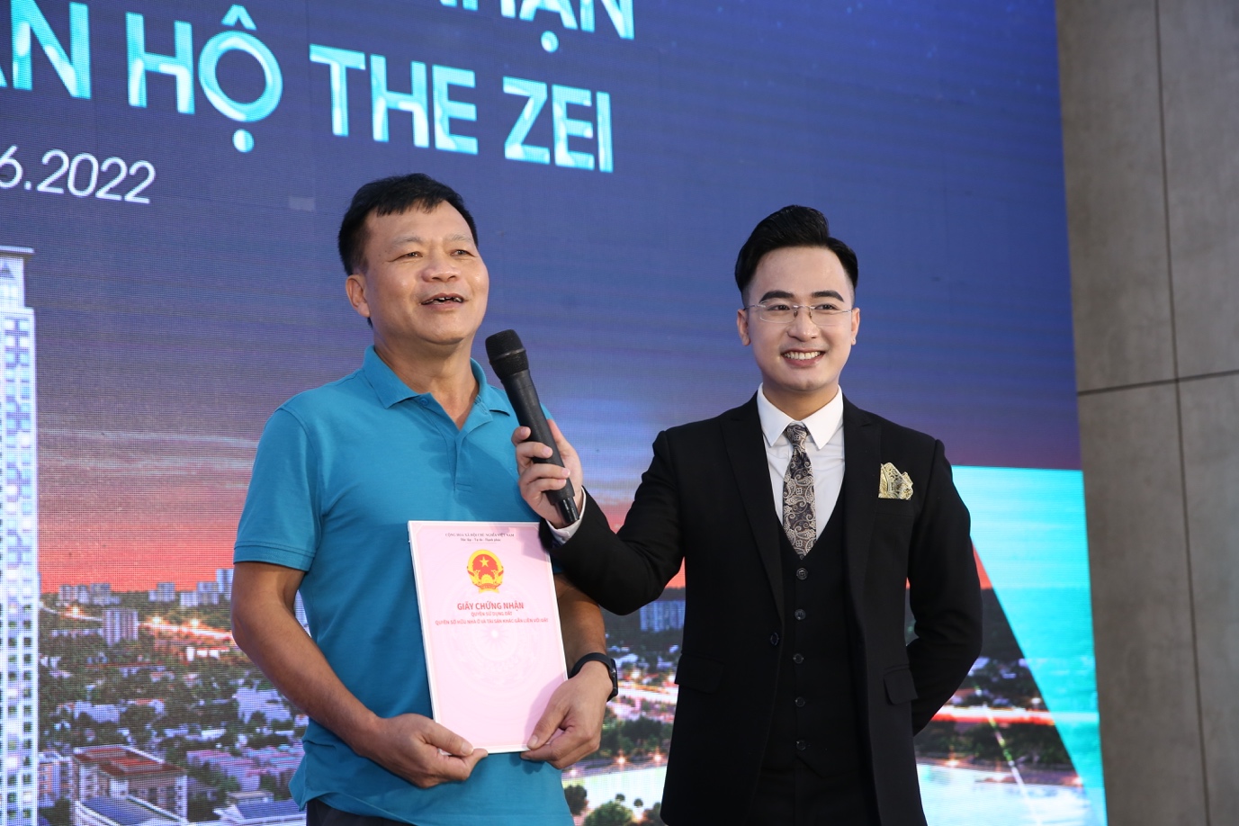 Chủ đầu tư HDMon Group bàn giao sổ hồng căn hộ The Zei - Ảnh 2.