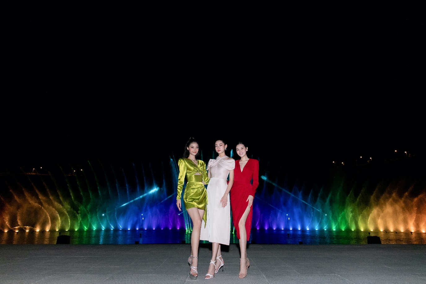 Top 3 Miss World Vietnam 2019 trải nghiệm MerryLand Quy Nhơn - Ảnh 6.